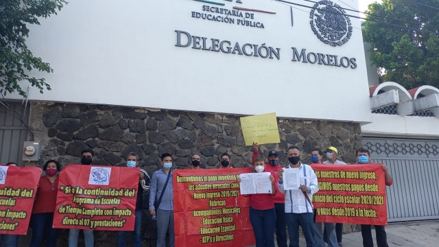 Docentes reclaman pago de salarios adeudados