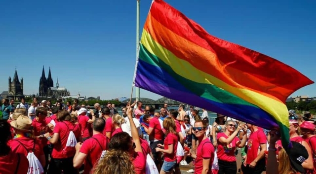 Francia aprueba ley que prohíbe las terapias de conversión sexual