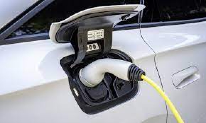 Harvard revoluciona la industria de autos eléctricos con batería de carga ultrarrápida