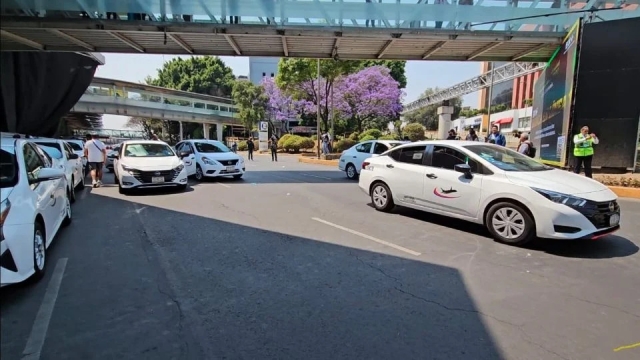 Taxistas del AICM logran acuerdos tras bloqueo en la Terminal 1