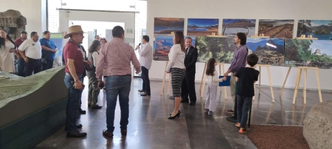  Inauguran exposici&oacute;n fotogr&aacute;fica en la ZA de Xochicalco