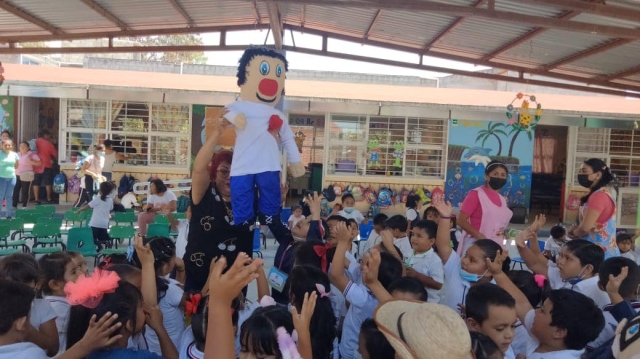 &#039;Felipe Filipon&#039; de visita en escuelas de Temixco