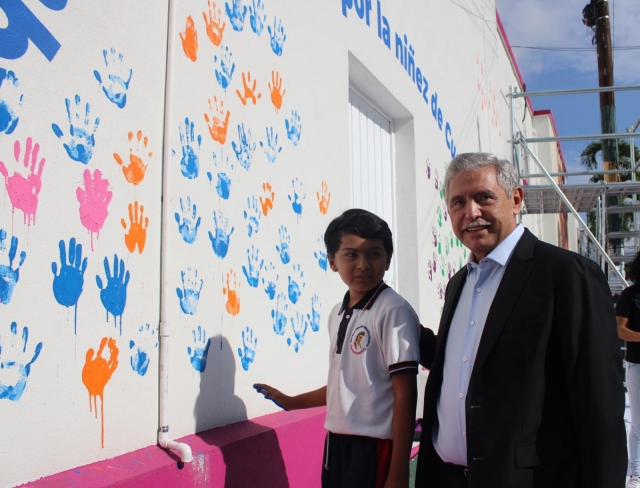 Inaugura alcalde de Cuernavaca mural de la niñez en sede del ayuntamiento capitalino