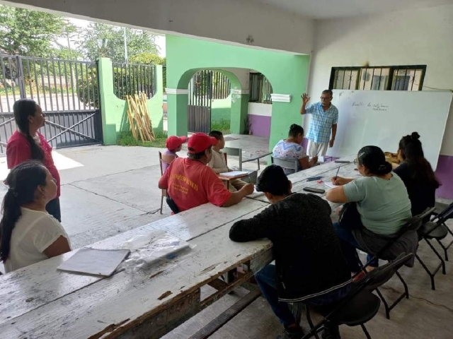 El curso, promovido por el INPI, trata de interesar a personas de todas las edades.