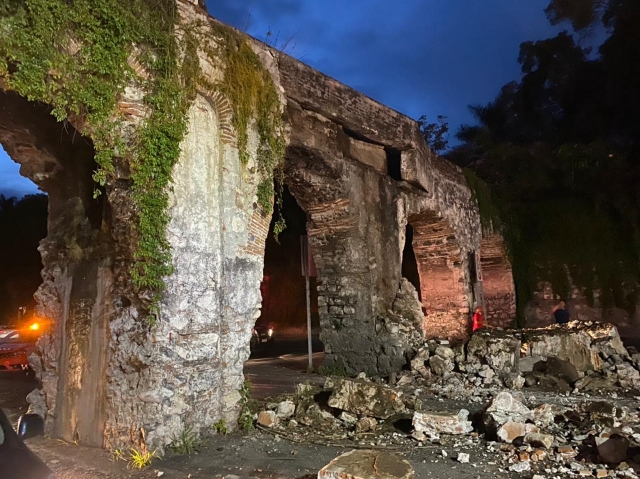 Severos daños causa tráiler a histórico acueducto de San Carlos
