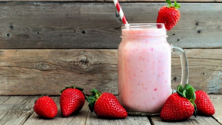 Batido de fresa con leche de coco, esta bebida te fascinará con su delicioso sabor