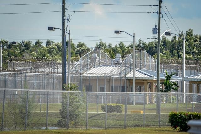 Estados Unidos abrirá el mayor centro de detención migrante en base militar Texas