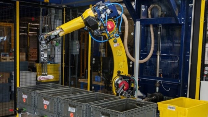 ¿Los robots nos quitarán el trabajo? Amazon presenta ‘Sparrow’, su brazo robótico para almacenes