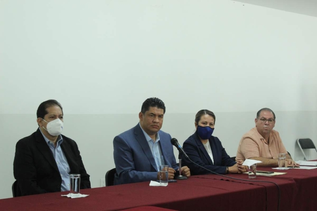 Durante el día, diputados del G-11 se pronunciaron por abrir el diálogo con el bloque de nueve diputadas con el que se buscaban acuerdos hasta anoche. 