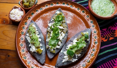 Aprende a preparar tlacoyos caseros con esta receta tradicional mexicana
