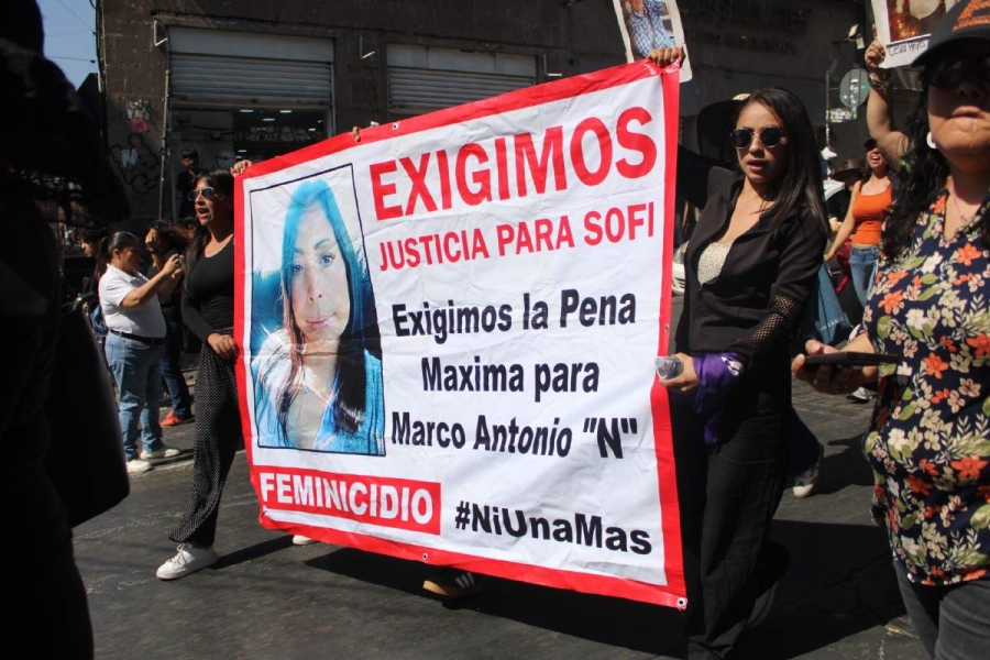 Colectivos marcharon en calles de Cuernavaca por el día contra la violencia hacia las mujeres.