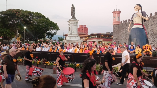 Realizan desfile del Festival Miquixtli 2025, en Cuernavaca