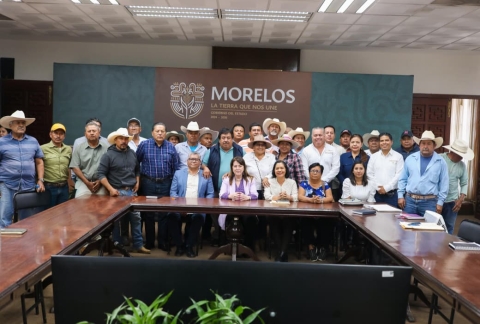 La gobernadora Margarita González Saravia se reunió ayer con productores de maíz y sorgo, así como con ejidatarios de Temoac, Tepalcingo, Jantetelco, Ayala, Jonacatepec y Zacualpan de Amilpas.   