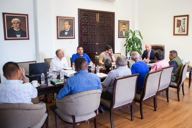 Contin&uacute;a gobierno del estado mesas de trabajo con representantes del transporte p&uacute;blico sin itinerario fijo