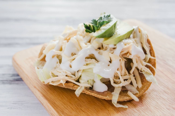 Recetas fáciles: Prepara unas tostadas de pollo para disfrutar esta Cuaresma