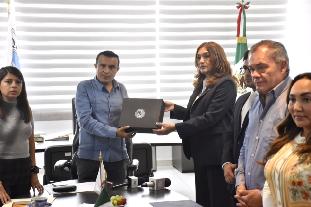 Fiscal&iacute;a de Morelos entrega informe al Congreso del estado