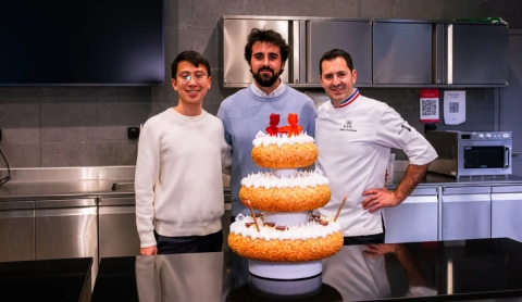 Presentan RoboCake, el primer pastel comestible con componentes robóticos