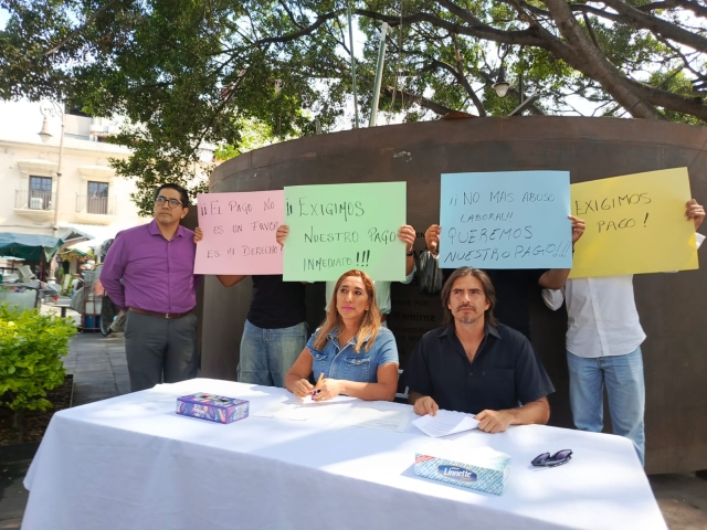 Demandan maestros de secundarias generales y t&eacute;cnicas pago de prestaciones laborales pendientes