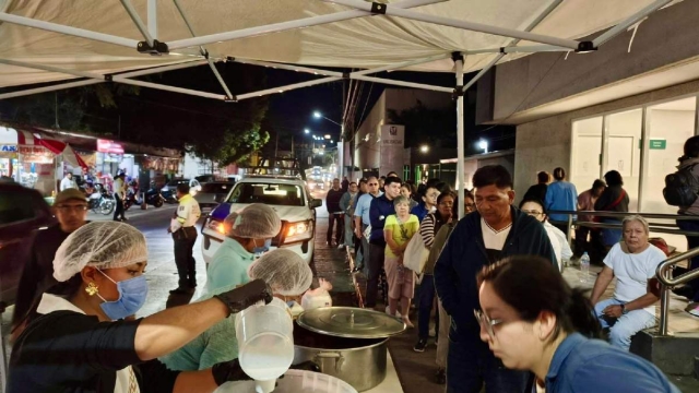 Entrega DIF de Cuautla cenas calientes en hospitales