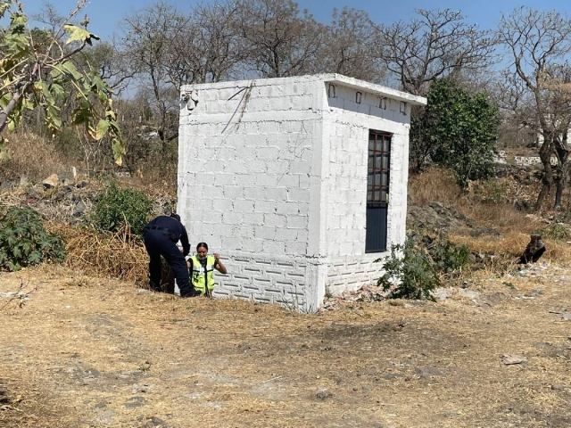 El cadáver estaba en una pequeña vivienda.