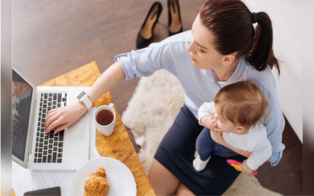 Día de las Madres: COVID deja a 5 de cada 10 mamás profesionistas sin empleo