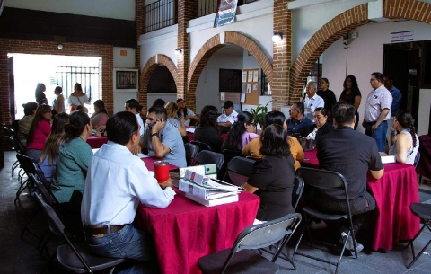 Personal de diversas áreas del municipio asistió a la reunión.