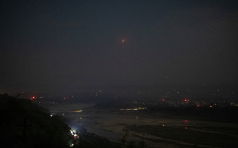 Pakistán intensifica ataques con misiles contra India en respuesta a bombardeos aéreos