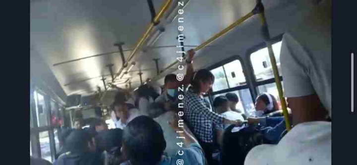 &#039;Patada voladora&#039;: pasajeros protagonizan pelea en autobús