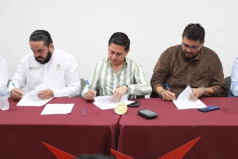  La firma de los convenios fue celebrada este viernes.