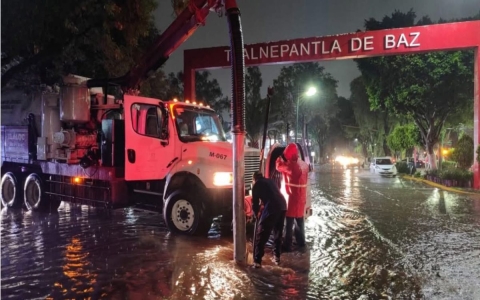 Lluvias intensas provocan inundaciones en Edomex; autoridades activan operativos
