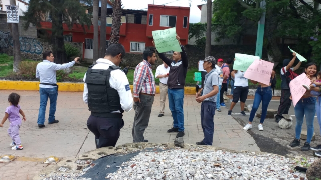 Solicitudes de quienes bloquean vialidades este viernes, ajenas a gobierno estatal: autoridades