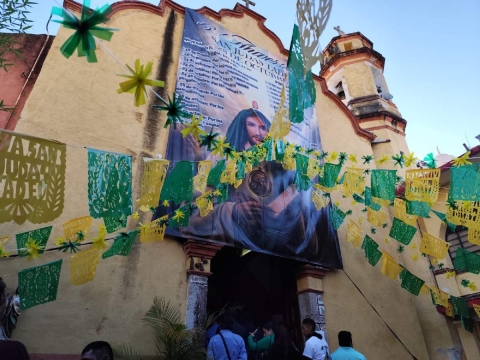 Desde primera hora, feligreses acudieron a la iglesia de Tepetates para ofrecer sus plegarias a San Judas Tadeo en su día.