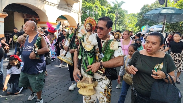 Devotos de San Judas Tadeo recorren el primer cuadro del centro de Cuernavaca