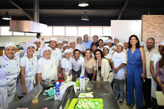 El mandatario estatal presidió la inauguración de las aulas de Computación, Corte y Confección del Icatmor y el arranque de los cursos del programa de Mujeres y Hombres de 10.