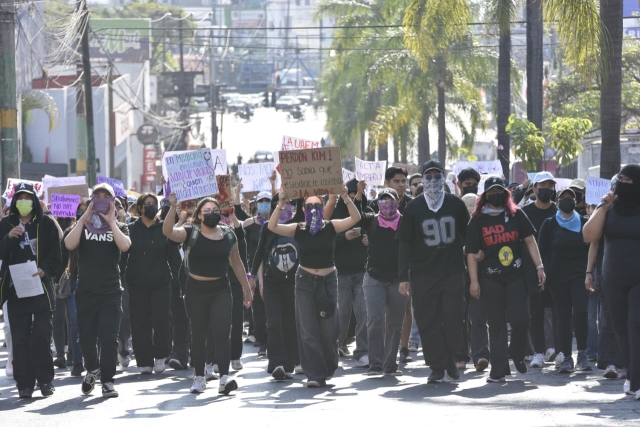 Inicia concentraci&oacute;n de estudiantes de la UAEM para realizar protesta pac&iacute;fica por justicia y dignidad