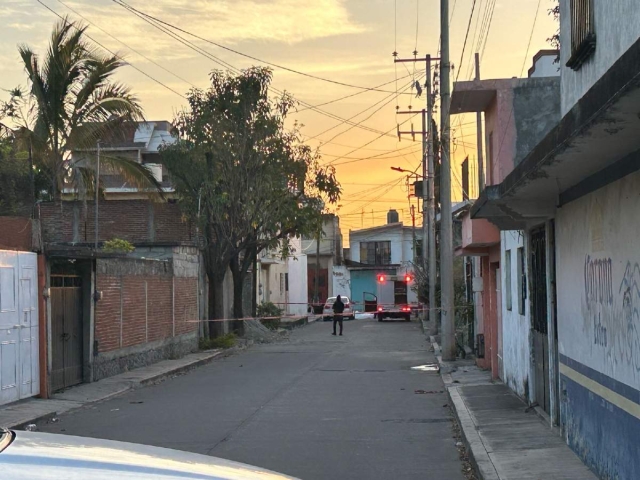 El hombre perdió la vida en el lugar del ataque, mientras que la mujer sobrevivió.