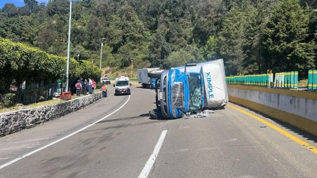 El percance se registró exactamente en la curva de “La Pera”.