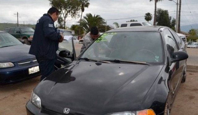 Pretendían comprar autos, pero les robaron el dinero