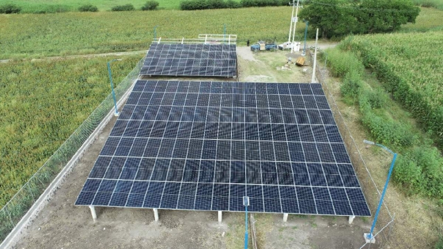 La solución para contar con energía eléctrica para el bombeo fue la colocación de paneles solares.