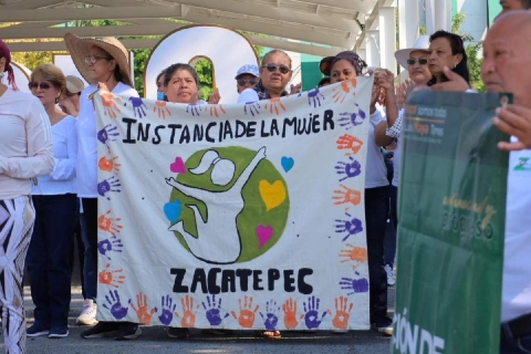 En la caminata participaron las diferentes dependencias municipales de Zacatepec en esta demanda que las propias autoridades est&aacute;n obligadas a dar.