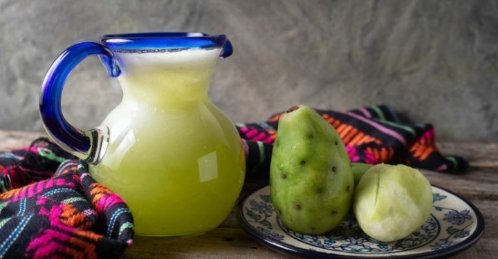 ¿Tienes calor? Disfruta de una refrescante agua de tuna con limón