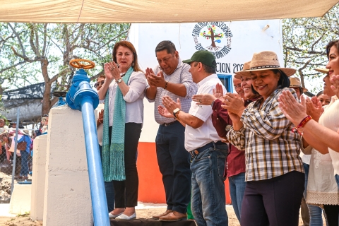 Acude gobernadora Margarita González Saravia a inauguración del pozo de agua en Tapalehui