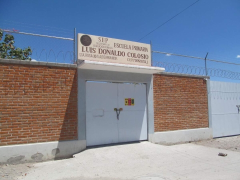 Los padres de familia demandaron la intervención de las autoridades para no permitir la presencia de una persona a la que consideran agresiva.