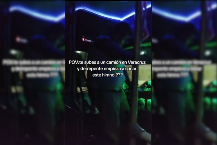 Chofer de autobús en Veracruz baila reggaetón durante el recorrido y provoca indignación en redes