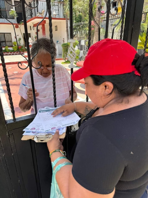 Personal de Protección Civil comenzó a notificar a las personas que viven en riesgo de inundaciones para que tomen las medidas preventivas.