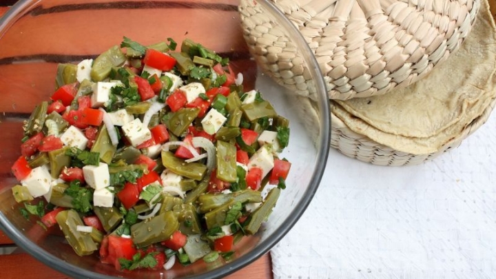 Cena ligera: Nopales con queso panela, disfruta de esta deliciosa opción para la noche