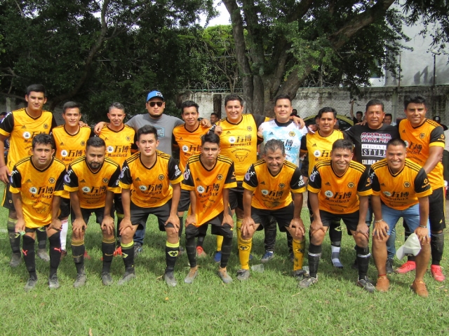 Rancho El Pequeñín eliminó en semifinales a Huizachera y hoy en el campo Mundo Soccer buscará levantar el título.