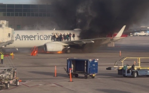 Incendio en avión de American Airlines en Denver provoca evacuación de pasajeros
