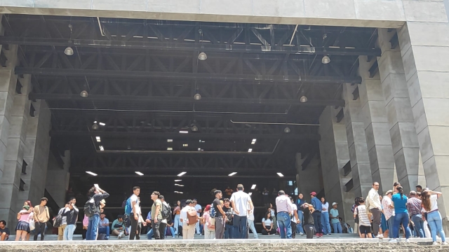 Observan el eclipse solar en la UAEM