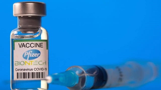 Canadá, primer país en aprobar la vacuna COVID de Pfizer-BioNTech en adolescentes.